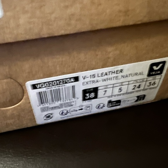 VEJA
NEW Women's V-15 Mid Top Sneakers - Picture 2 of 3